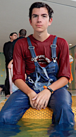 pool hoodie red jeans dungarees latzhose bib snorkeling